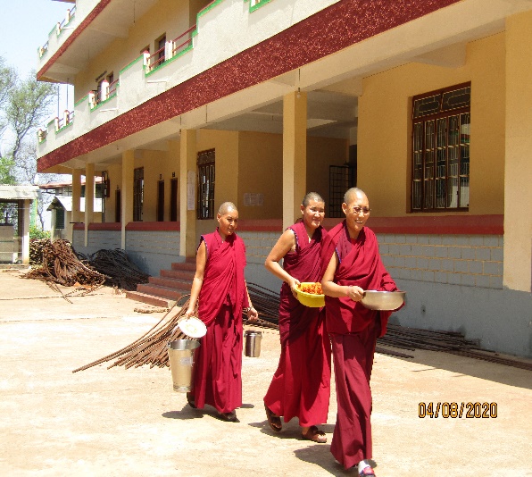 Tibet.de Nonnen Essensverteilung Corona 